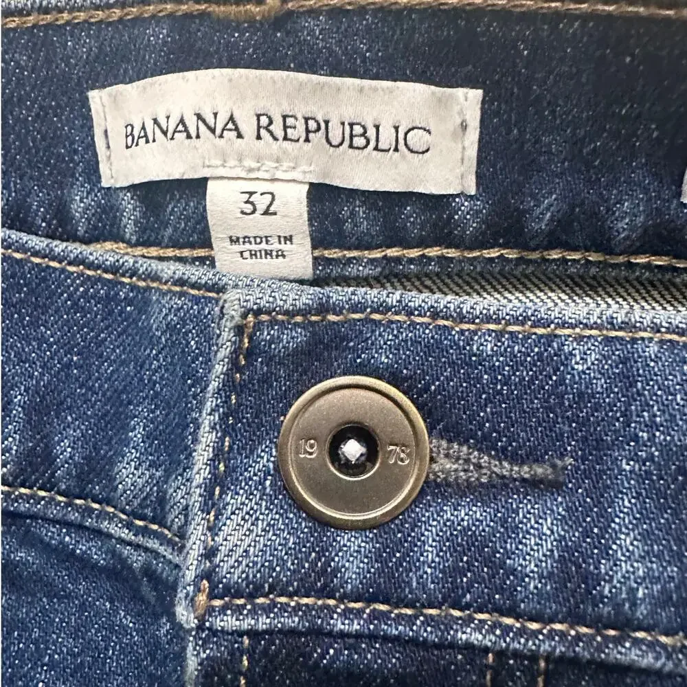 Banana Republic Authentic Mid-Rise Straight Jeans Minimalist Preppy 32 x 33
